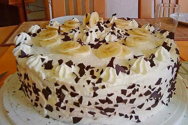 Banana Split Traum Rezept: raffinierte Torte mit Schokoladen und Vanillecreme mit Bananen