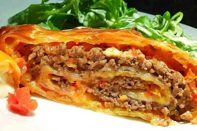 Lecker Hackfleisch-Paprika-Käse-Strudel Rezept