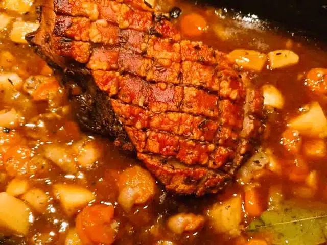 Schweinebraten Rezept, resche Kruste, leckere Soße