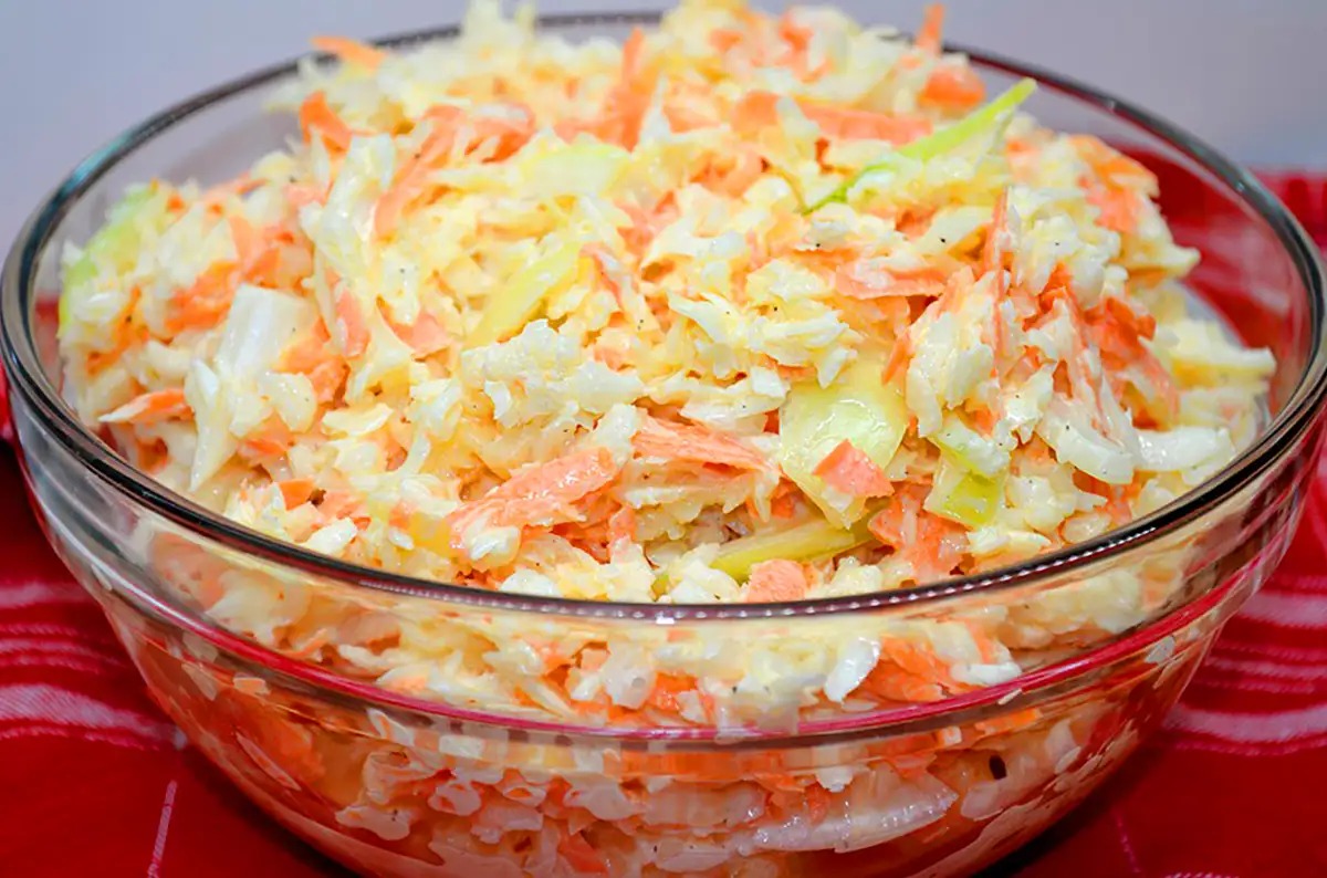 Super schmackhafter Weißkohl-Möhren-Salat Rezept wie aus dem Restaurant
