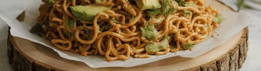 Alles nur 300 Kalorien, Nudel Avocadosalat ein gesunder Sattmacher – so sieht es fertig aus