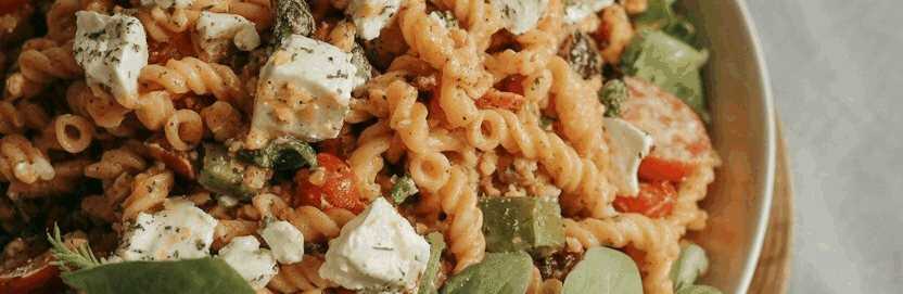 Bauernsalat aus Griechenland mit 250 g Schafskäse in 10 Minuten – so sieht es fertig aus