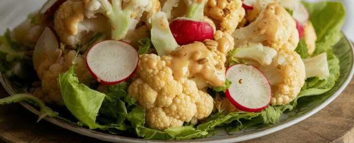 Blumenkohlsalat mit Radieschen – Der crunchige Frischekick!