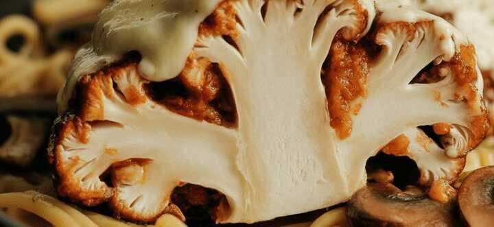 Blumenkohlsteak mit Champignons & 200 g Mozzarella