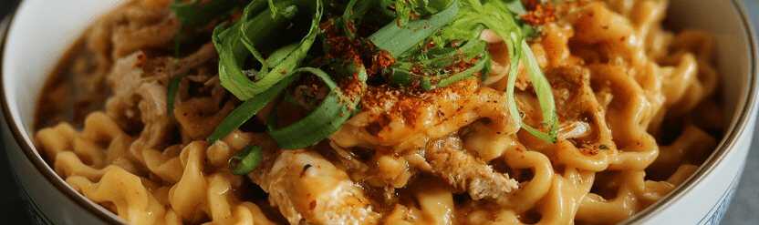 Chinesische Nudeln mit 200 g Hähnchenfleisch in 20 Minuten! – so sieht es fertig aus