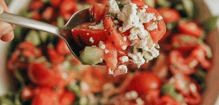 Ein Salat den einfach alle llieben mit 450 g Tomaten