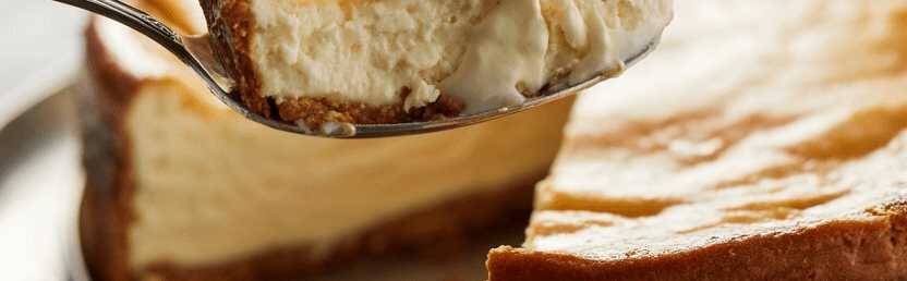 Fantastischer Käsekuchen mit 500 g Quark und 1 Becher Naturjoghurt – so sieht es fertig aus