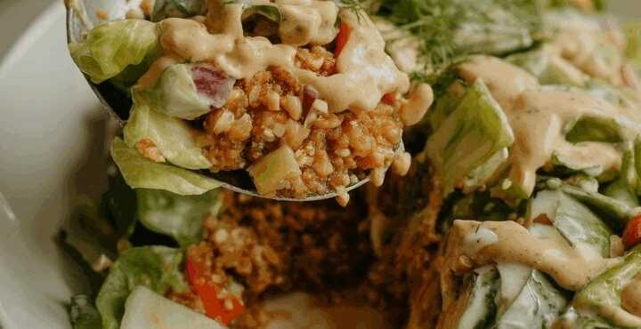 Gemischter Blattsalat mit Kräuterdressing