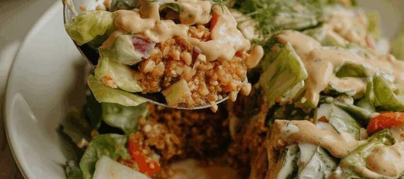 Gemischter Blattsalat mit Kräuterdressing