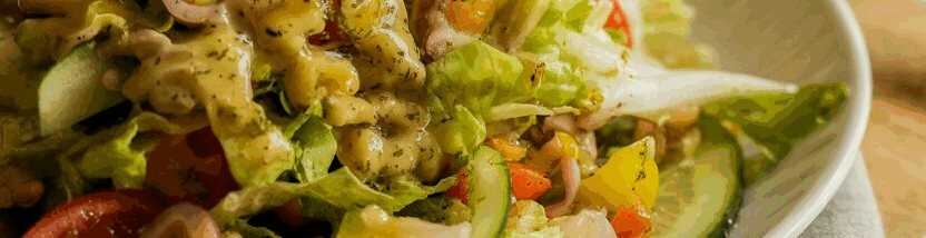 Gemüsesalat mit Zitronen-Olivenöl-Dressing