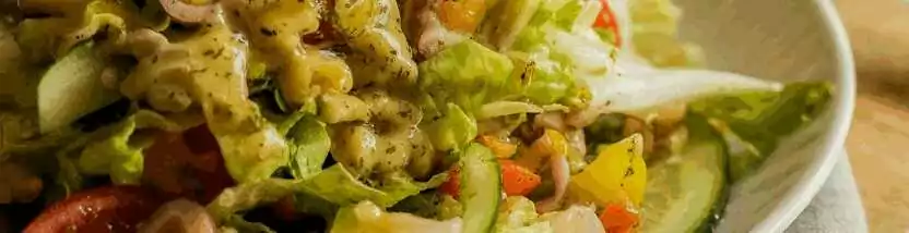 Gemüsesalat mit Zitronen-Olivenöl-Dressing