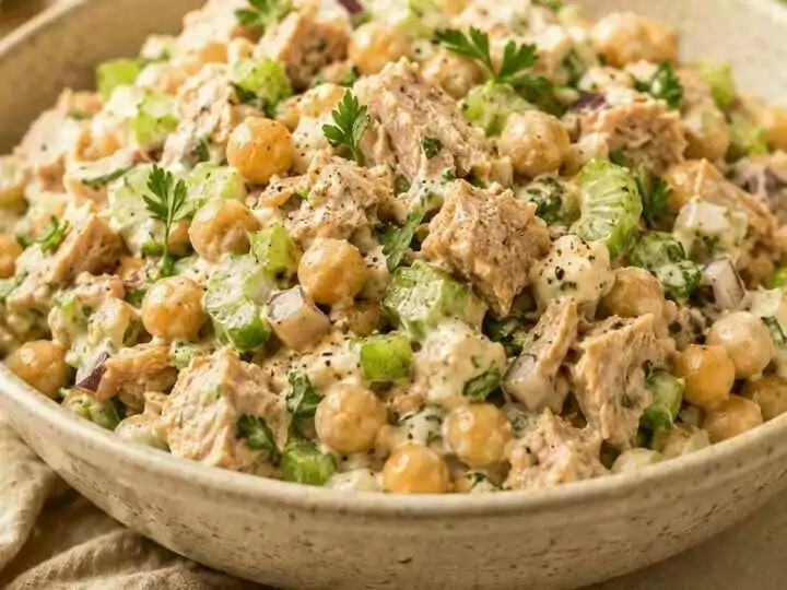 Gesunde Thunfisch-Kichererbsen-Salat: Schnell & Lecker für Eilige!