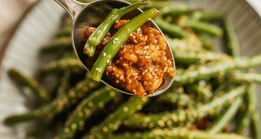 Grüne Bohnen mit Sesam aus dem Airfryer – so sieht es fertig aus