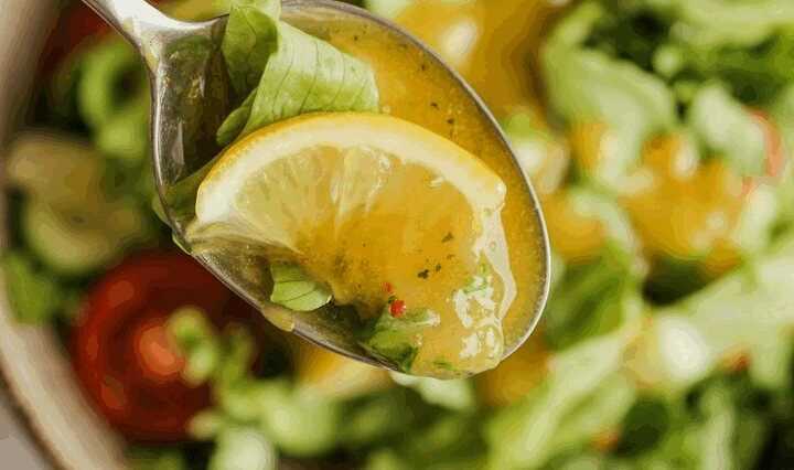 Grüner Salat mit Zitronenvinaigrette