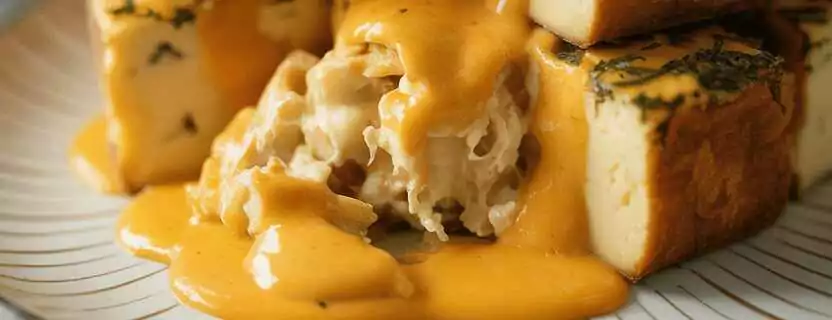 Käsewürfel mit Kräuterpanade