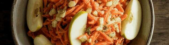 Karottensalat mit Apfel und Zitronensaft