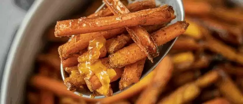 Karotten-Sticks mit Honig aus dem Airfryer – so sieht es fertig aus