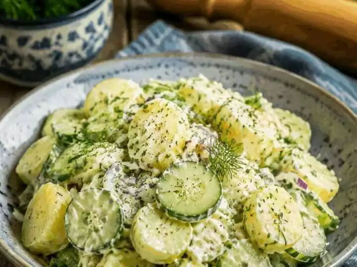 Kartoffelsalat mit Joghurt-Dressing leicht, perfekt als Beilage zum Grillen
