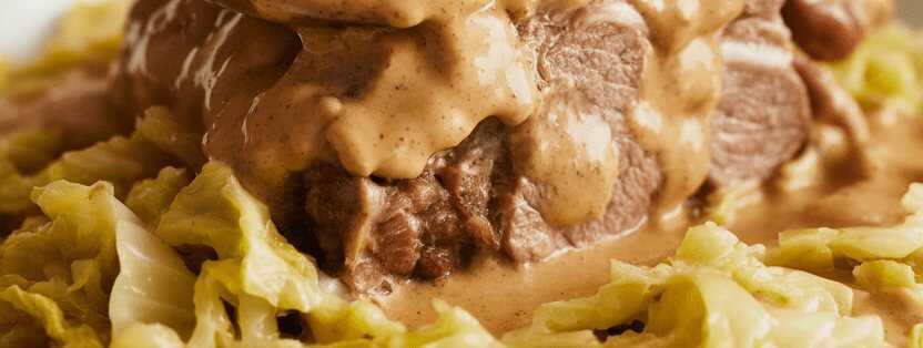 Kasseler mit 600 g Wirsing in Senf Sahnesauce