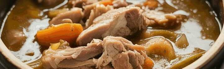 Kochen Sie 1 kg Schweinenacken & 400 ml Fleischbrühe, unser bester Schaschliktopf