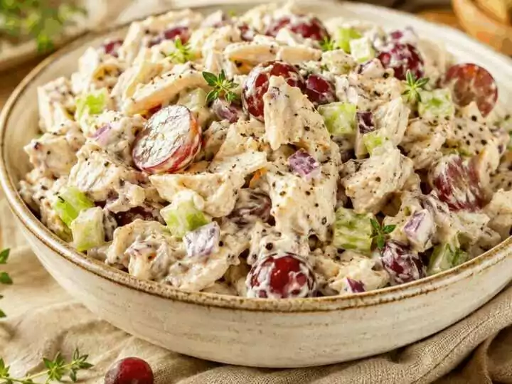Köstliches Rezept für cremigen Hähnchensalat: So einfach und unwiderstehlich!
