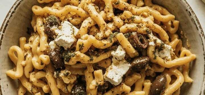 Kritharaki Salat aus Griechenland mit 200 g Feta