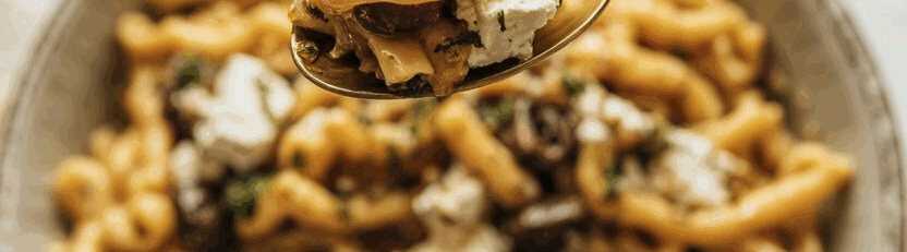 Kritharaki Salat aus Griechenland mit 200 g Feta – so sieht es fertig aus