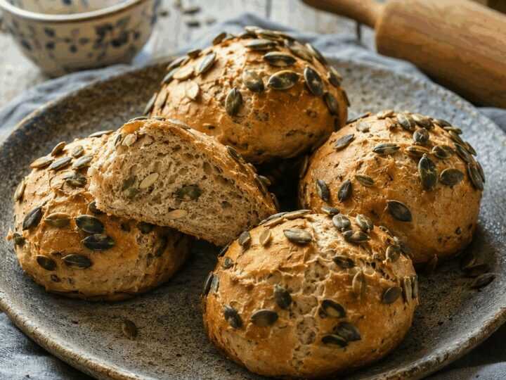 Kürbiskern-Brötchen aus der Heißluftfritteuse, perfekt für den schnellen Feierabend
