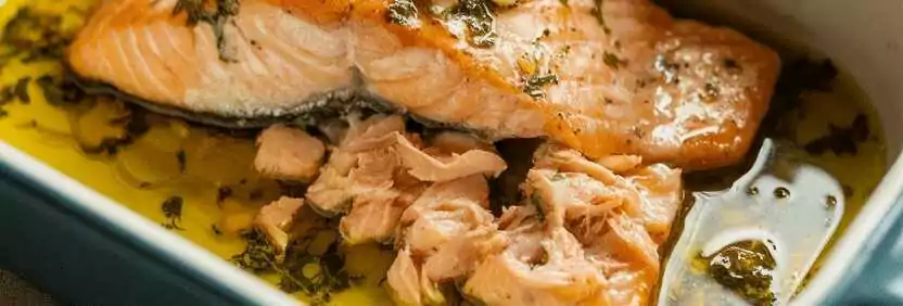 Lachsfilet mit Zitronen-Kräuter-Butter im Airfryer – so sieht es fertig aus