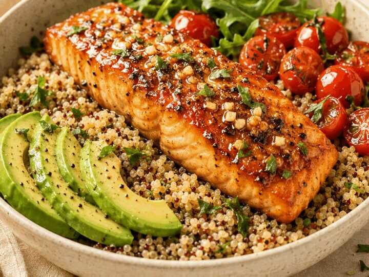 Leckere Honig-Knoblauch-Lachs-Quinoa-Bowl: Blitzschnelle Lösung für stressige Abende!