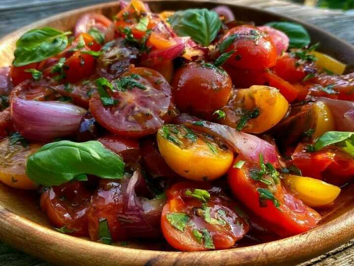 Magischer Tomatensalat – Eine Geschmacksexplosion für den Sommer
