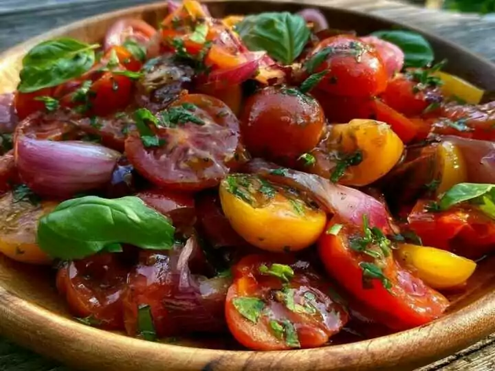 Magischer Tomatensalat – Eine Geschmacksexplosion für den Sommer