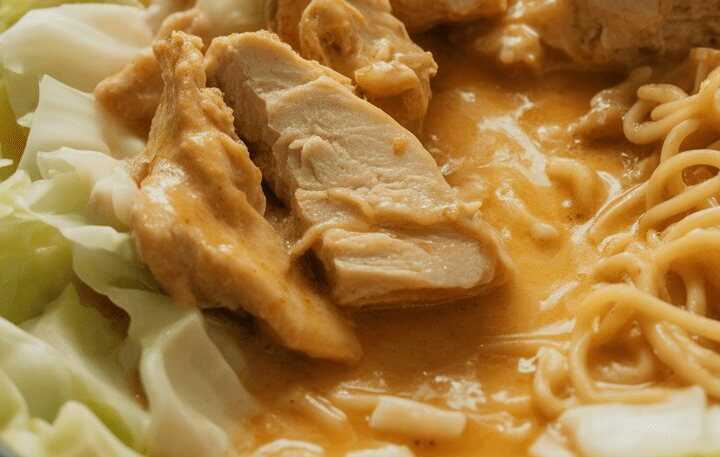 Nudeln wie vom Asiaten mit 100 g Weißkohl & 250 g Putenbrust