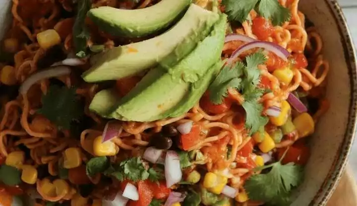 Nudelsalat á la Mexico – Der feurig-frische Sommerträumer