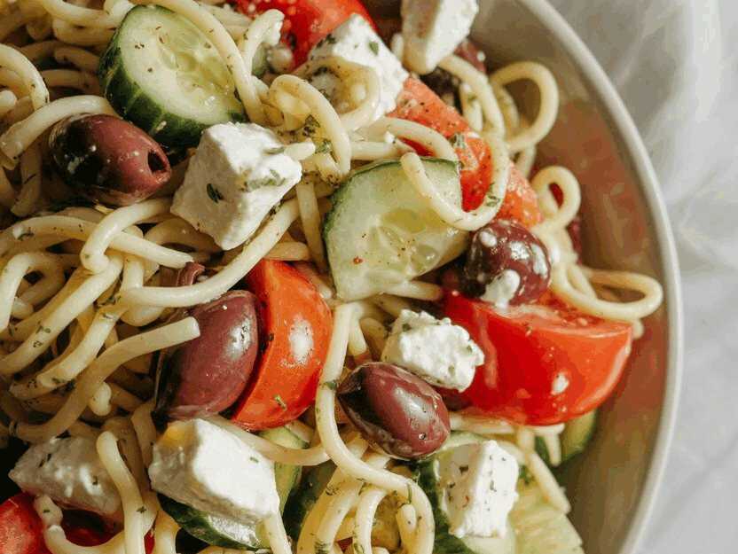 Nudelsalat mediterran mit Gemüse