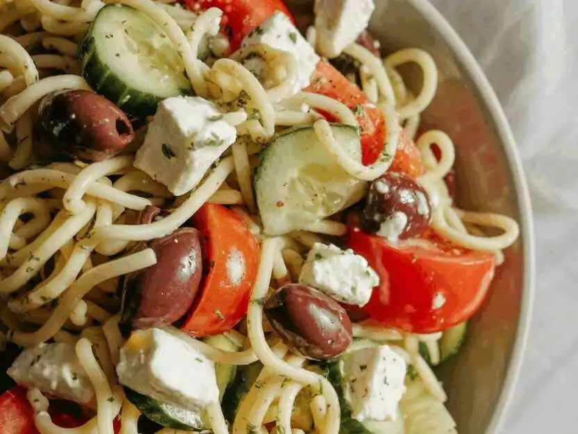 Nudelsalat mediterran mit Gemüse