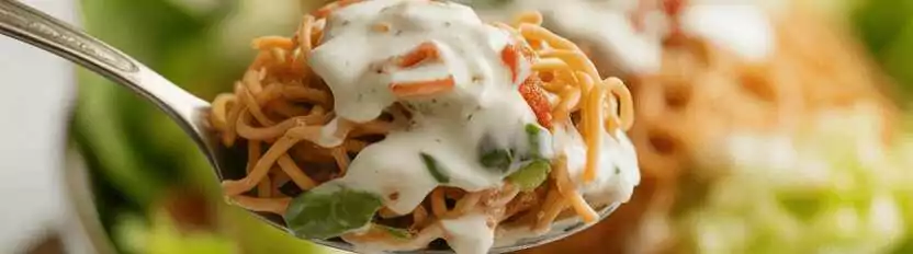 Nudelsalat mit Eisbergsalat & Joghurtdressing – Knackig frisch & unwiderstehlich leicht! – so sieht es fertig aus