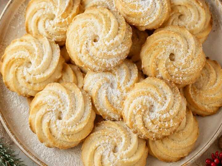 Nur drei Zutaten für unwiderstehlich leckere Sahneplätzchen!