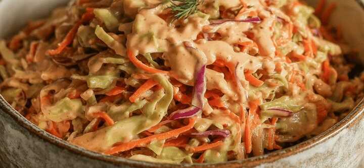Omas Krautsalat fein gehobelt und geknetet