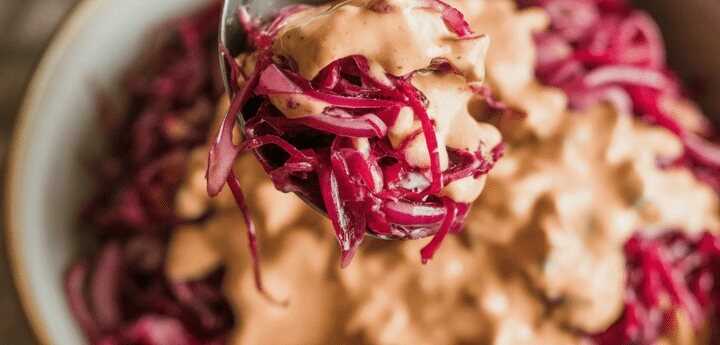 Omas Krautsalat mit Essig-Zucker-Aufguss