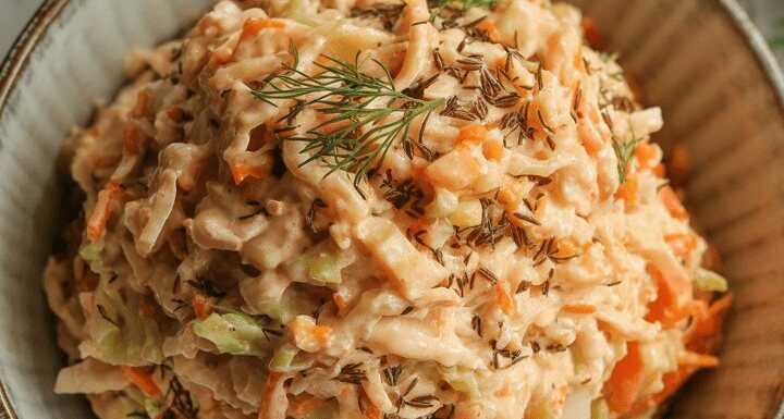 Omas Weißkrautsalat mit Kümmel