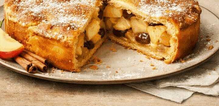 Perfektes Rezept für den saftigsten gedeckten Apfelkuchen!