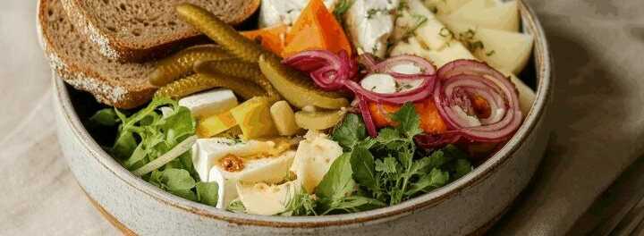 Rustikaler Brotzeitsalat süddeutsch