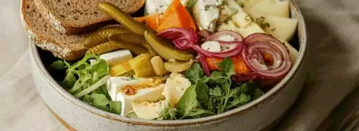 Rustikaler Brotzeitsalat süddeutsch