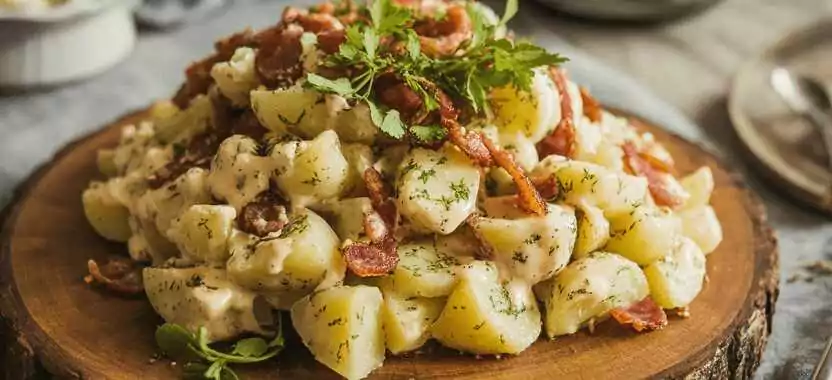 Rustikaler Kartoffelsalat für Schlachtplatte – so sieht es fertig aus