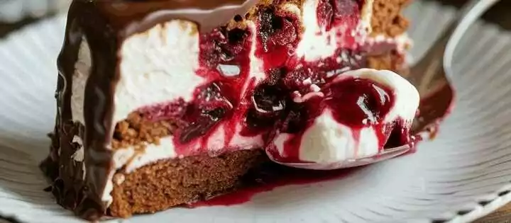 Schwarzwälder Kirschtorte mit 2 Gläser Sauerkirschen vom Blech