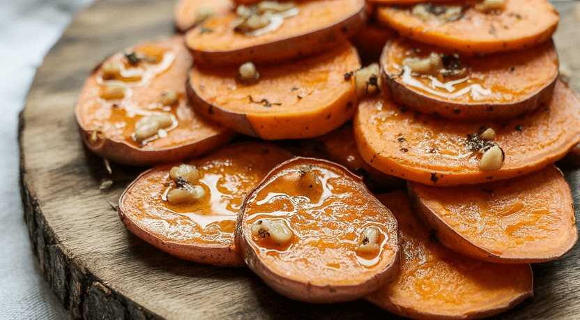Süßkartoffel-Scheiben mit Knoblauchöl