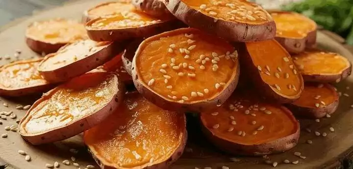 Süßkartoffel-Scheiben mit Sesam aus dem Airfryer