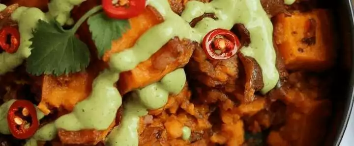 Süßkartoffelwürfel mit Chili und Limette