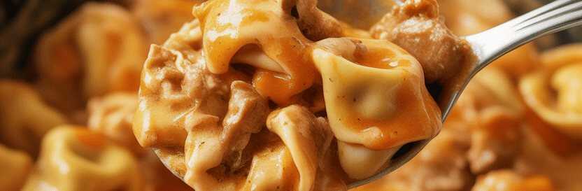 Superleckeres Tortellini in Hähnchen Schmandsauce in 10 Minuten – so sieht es fertig aus